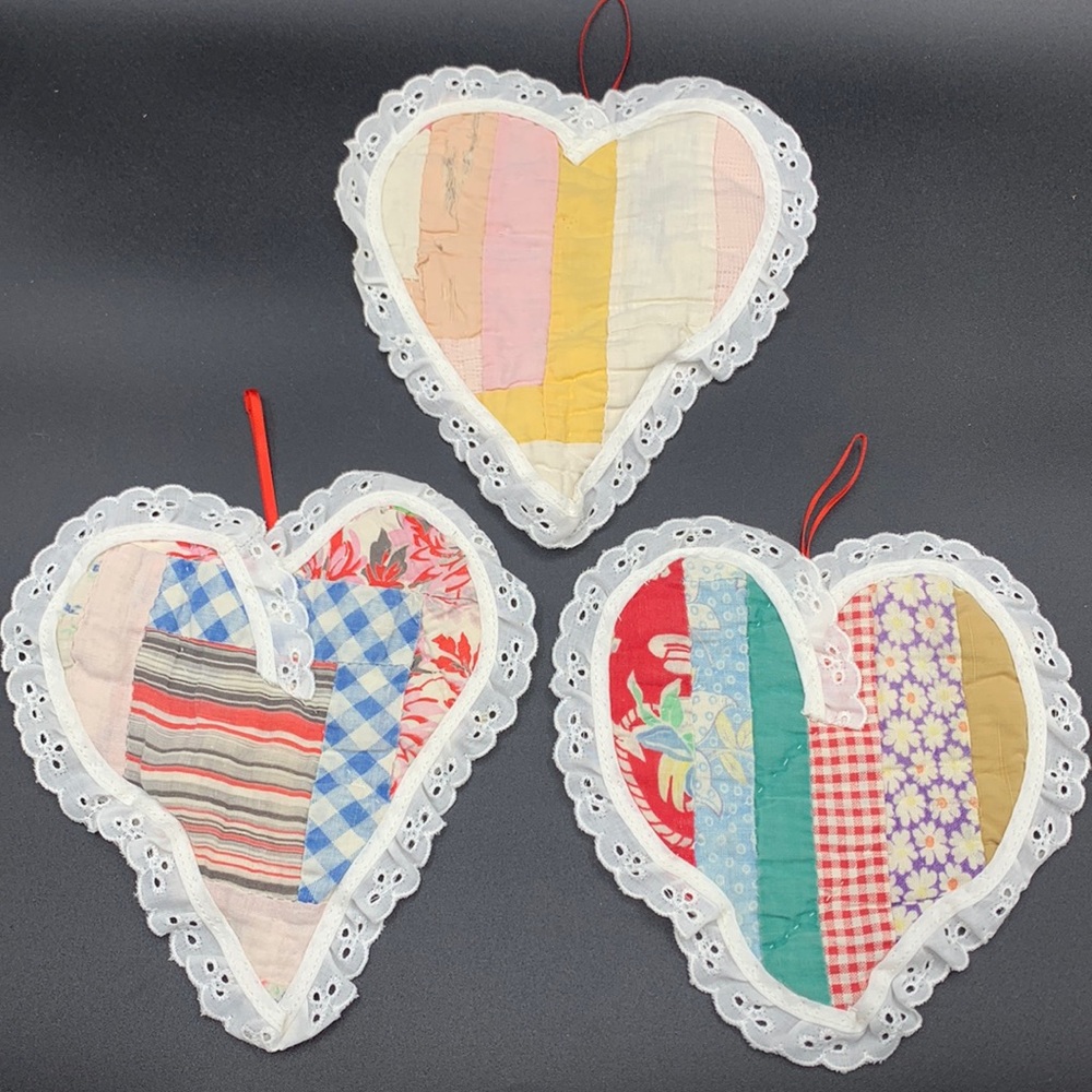 Vintage 3 Feed Sack Quilted Handmade Heart Shaped Eyelet Lace Ornaments Coasters